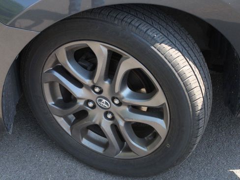 Used 2019 Toyota Yaris LE FWD image 19
