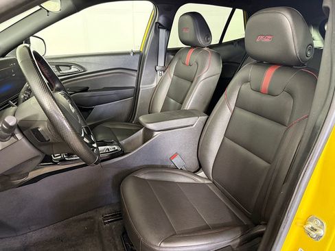 Used 2024 Chevrolet Trax RS FWD image 19