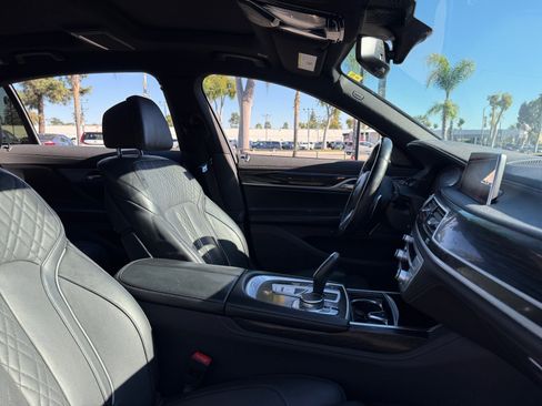 Used 2022 BMW 740i w/ M Sport Package image 19