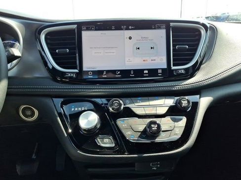 New 2026 Chrysler Pacifica Select image 7