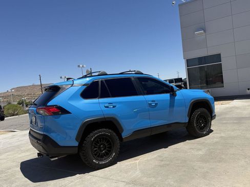 Used 2019 Toyota RAV4 XLE w/ Carpet Mat Package FWD image 2