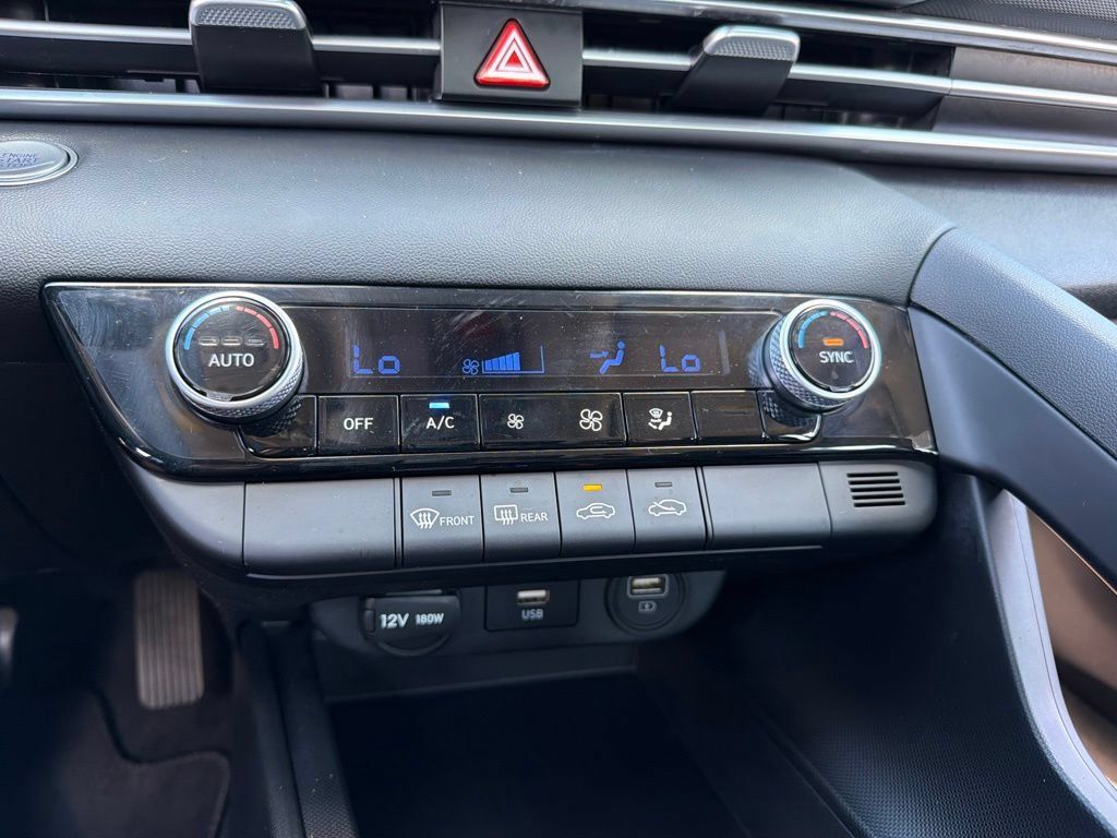 Certified 2023 Hyundai Elantra SEL w/ Preferred Accessory Package FWD image 17