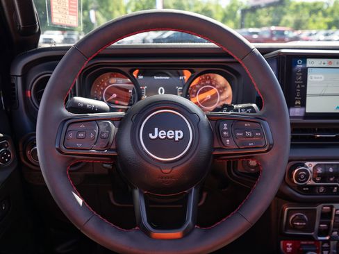 Used 2024 Jeep Wrangler Unlimited Rubicon AWD/4WD image 29