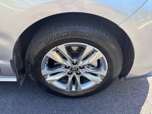 Used 2025 Toyota Sienna XLE w/ XLE Plus Package AWD/4WD image 13