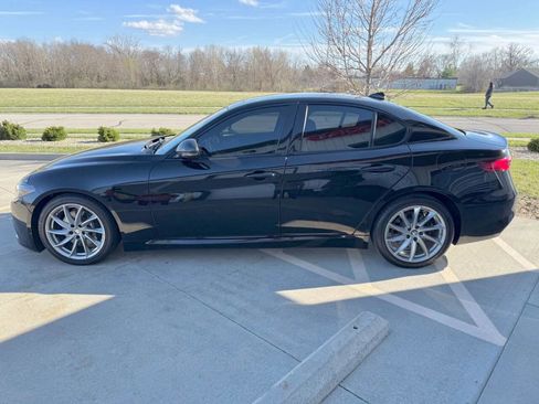 Used 2019 Alfa Romeo Giulia w/ Quick Order Package 22K Sport RWD image 5