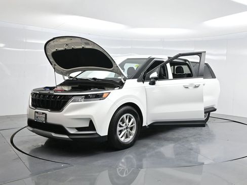 Used 2024 Kia Carnival LX image 42