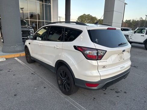 Used 2018 Ford Escape SE w/ SE Sport Appearance Package image 10