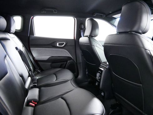 Used 2024 Jeep Compass Latitude image 27