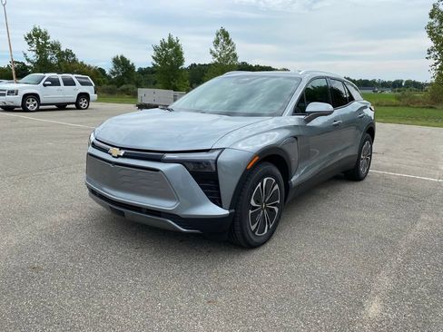 Used 2024 Chevrolet Blazer EV LT AWD/4WD image 2