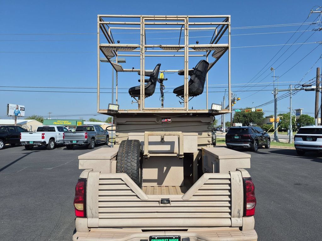 Used 2004 Chevrolet Silverado 2500 LS w/ Skid Plate Package AWD/4WD image 21