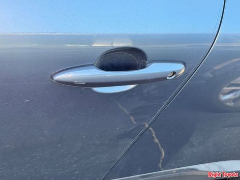 Used 2025 Toyota Corolla Cross XLE w/ Convenience Package image 10