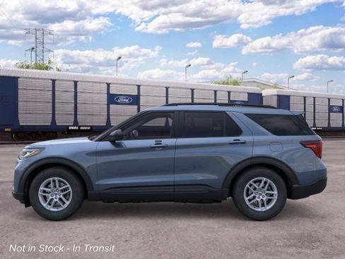 New 2026 Ford Explorer Active RWD image 3