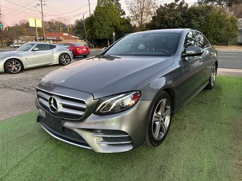 Used 2017 Mercedes-Benz E 300 4MATIC image 3