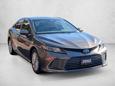 Used 2022 Toyota Camry LE w/ Carpet Mat Package (TMS) image 3