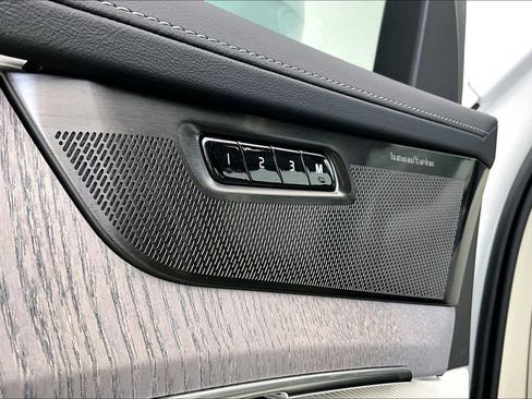 New 2026 Volvo XC90 T8 Ultra w/ Protection Package Premier image 27