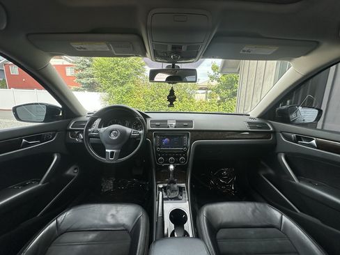 Used 2014 Volkswagen Passat TDI SEL Premium FWD image 4