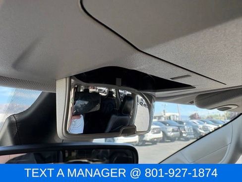 Used 2023 Chrysler Pacifica Touring-L FWD image 34