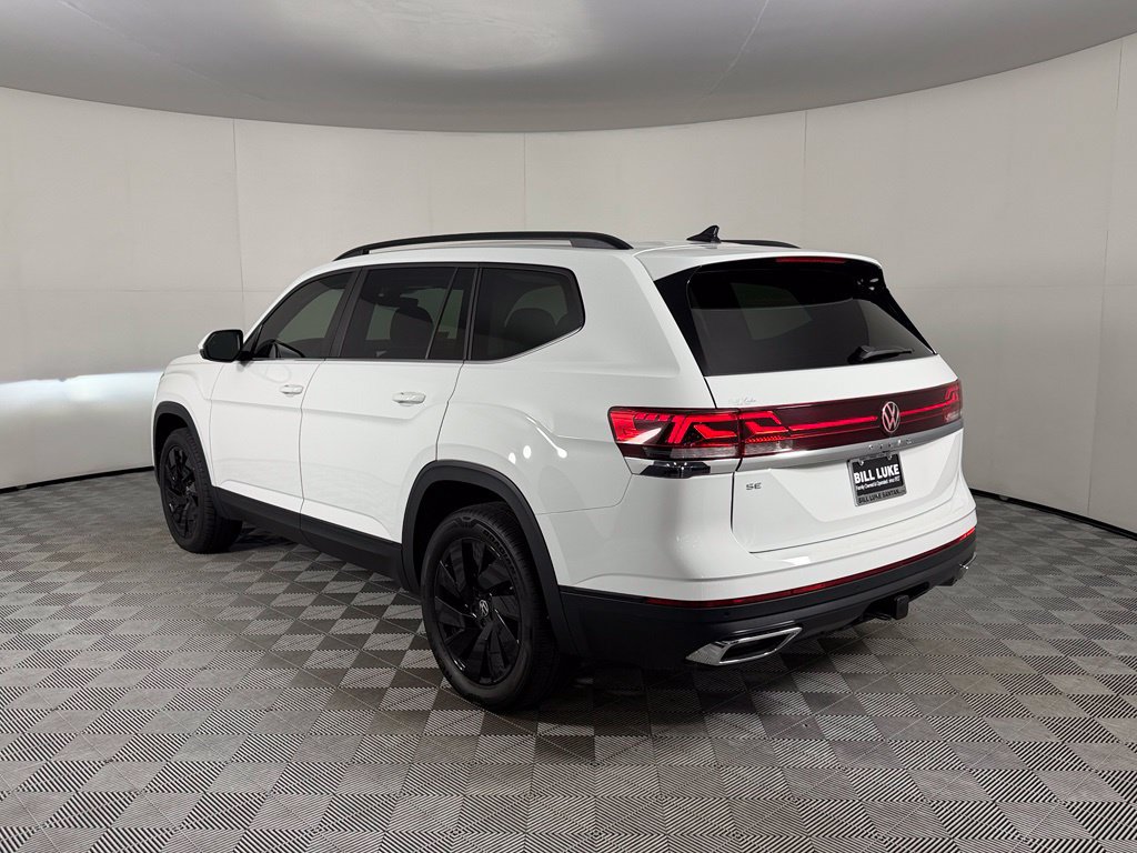Used 2024 Volkswagen Atlas SE w/ Black Wheel Package FWD image 9