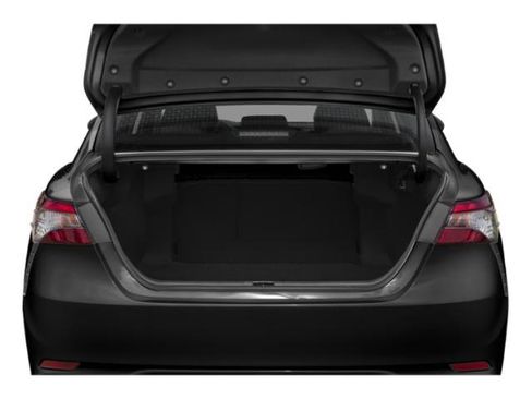 Used 2020 Toyota Camry SE w/ Convenience Package FWD image 12