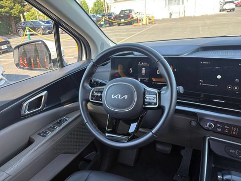 Used 2026 Kia Carnival FWD image 37