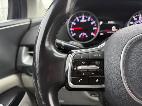 Used 2024 Kia Carnival LX image 19