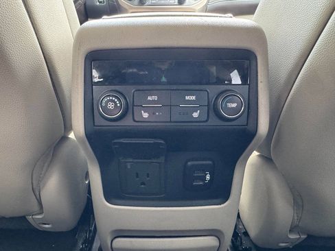 Used 2018 GMC Acadia Denali w/ Technology Package AWD/4WD image 17