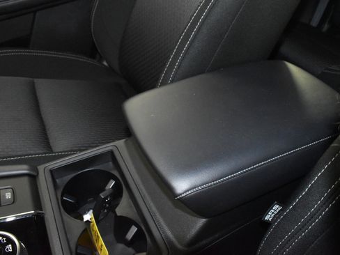 Used 2024 Mitsubishi Outlander ES image 32