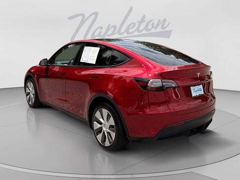 Used 2024 Tesla Model Y Long Range AWD/4WD image 3
