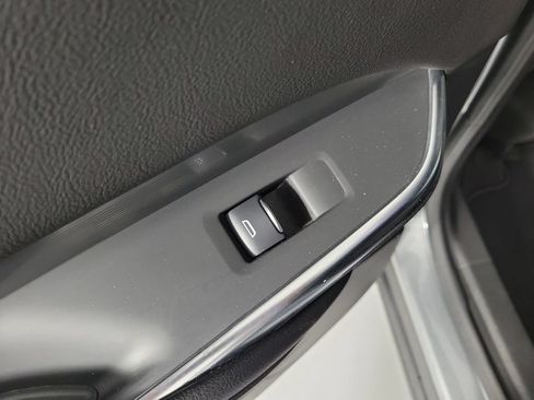 Used 2025 Cadillac XT4 Premium Luxury FWD image 13