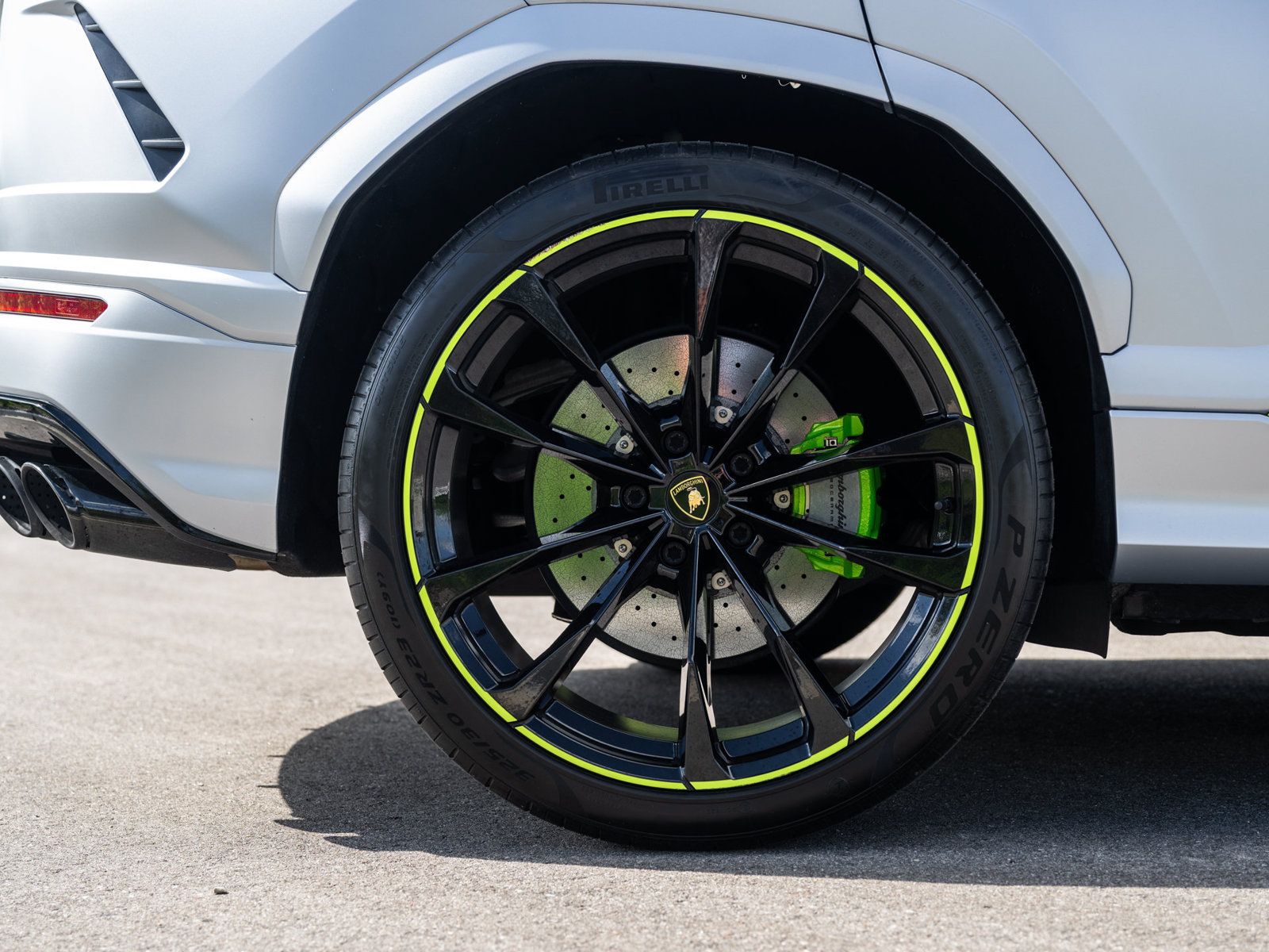 Used 2021 Lamborghini Urus AWD/4WD image 11
