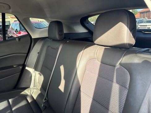 Used 2025 Chevrolet Trax LT FWD image 21