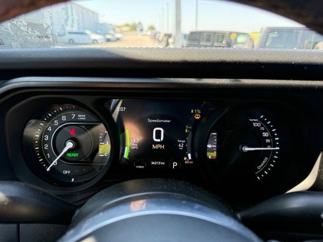 Used 2024 Jeep Wrangler Unlimited Sahara w/ Technology Group AWD/4WD image 17