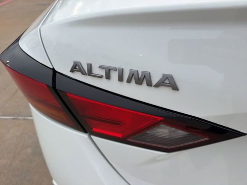 Used 2025 Nissan Altima 2.5 SV FWD image 10