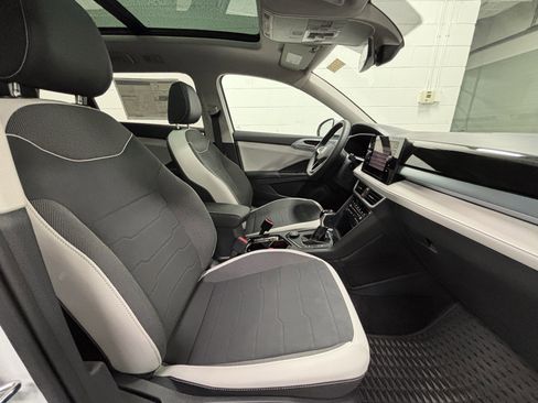 New 2025 Volkswagen Taos SE image 11