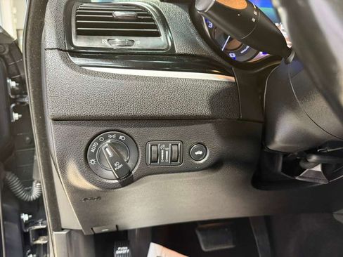 Used 2019 Chrysler 300 S image 20