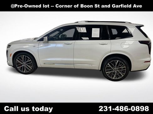 Used 2023 Cadillac XT6 Sport w/ Technology Package AWD/4WD image 2