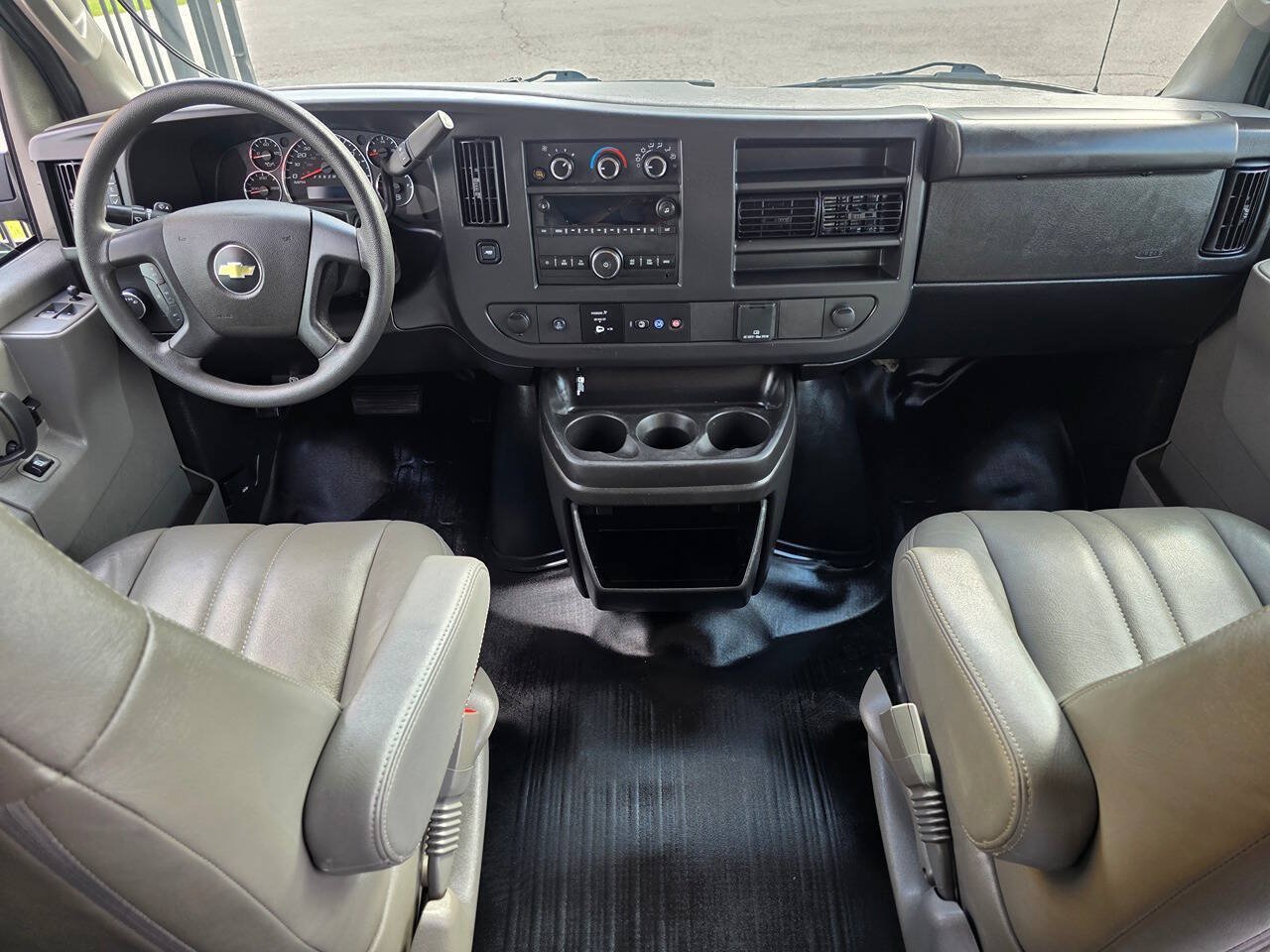 Used 2024 Chevrolet Express 3500 LS RWD image 8