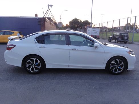 Used 2017 Honda Accord EX-L image 6