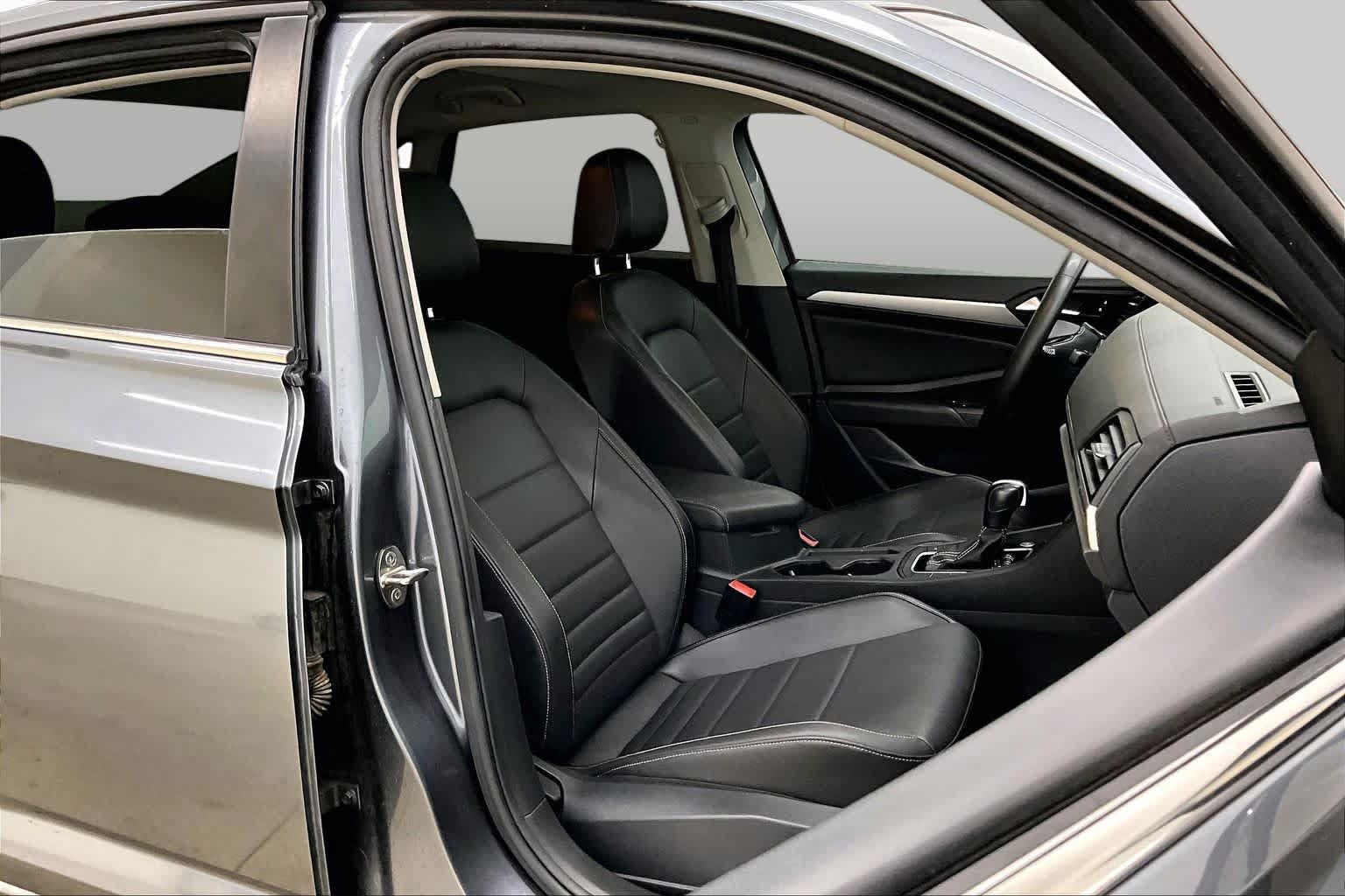 Used 2021 Volkswagen Jetta SE FWD image 9