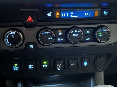 Certified 2021 Toyota Tacoma TRD Off-Road w/ TRD Premium Off Road Package AWD/4WD image 15