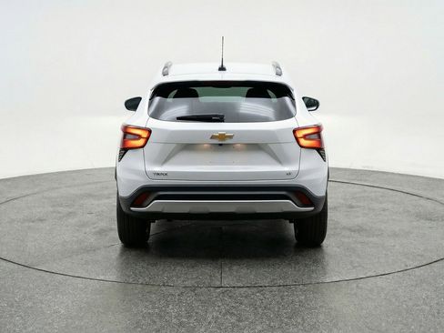 Used 2025 Chevrolet Trax LT image 7