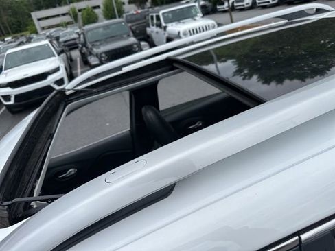 Used 2019 Jeep Cherokee Limited FWD image 27