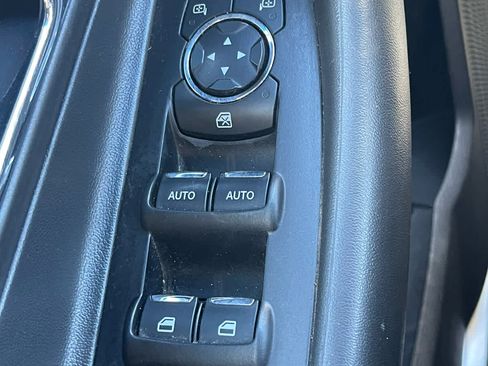 Used 2015 Ford Taurus Limited FWD image 19