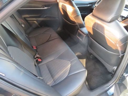 Used 2020 Toyota Camry SE FWD image 15