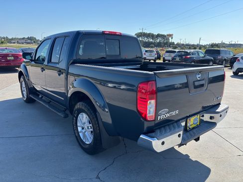Used 2017 Nissan Frontier SV w/ SV Value Truck Package AWD/4WD image 7