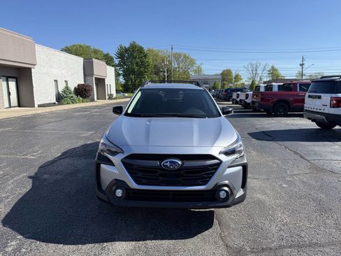 Used 2025 Subaru Outback Premium AWD/4WD image 3