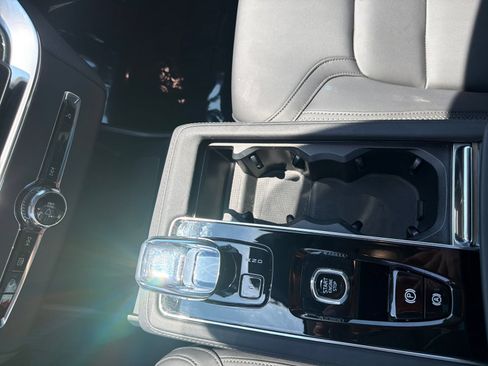 Used 2025 Volvo XC90 B5 Plus AWD/4WD image 19
