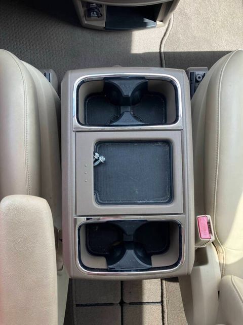 Used 2009 Chrysler Town & Country Limited w/ Entertainment Group #3 FWD image 15