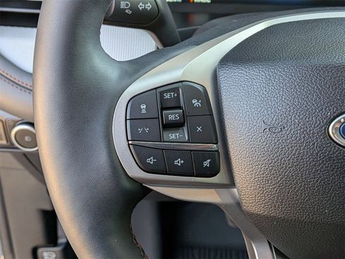 Used 2025 Ford Explorer Active w/ Active Comfort Package image 11