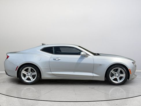 Used 2018 Chevrolet Camaro LT RWD image 10